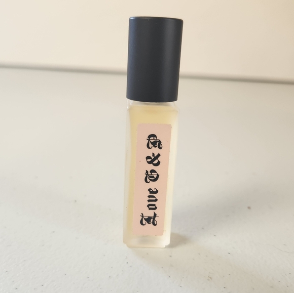 Juicy Couture Love G&P Perfume Eau De Parfum Roller Ball Mini Size 7.4ml .25oz - Picture 1 of 2